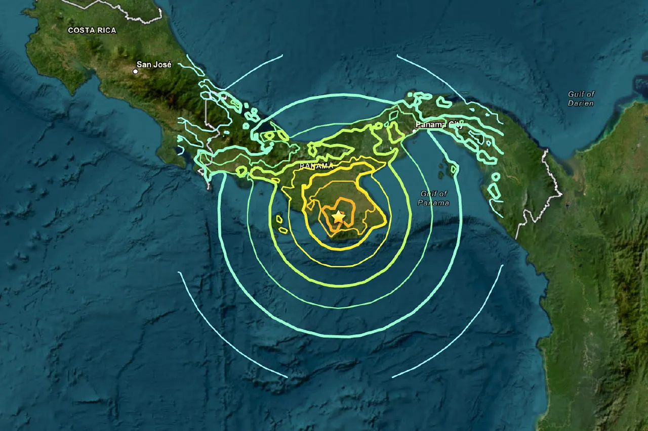 Map of Panama with concentric shaking-intensity contours centered on the earthquake epicenter star.